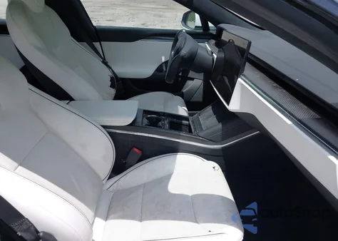 2022 Tesla Model S Plaid Tri Motor All-Wheel Drive from USA, damaged, VIN 5YJSA1E61NF460155